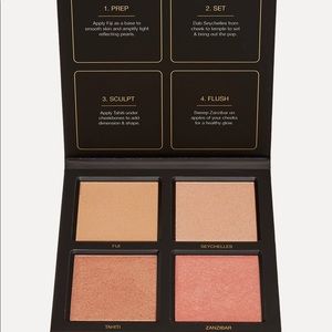 HUDA BEAUTY 3D HIGHLIGHTER PALETTE: GOLDEN SANDS